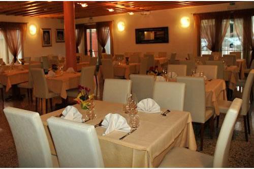 [Trattoria Caffè Zentil - Hotel Julia - Trattoria Caffè Zentil - Hotel Julia]