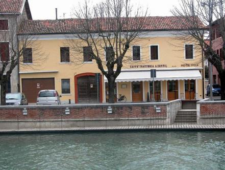 [Trattoria Caffè Zentil - Hotel Julia - Trattoria Caffè Zentil - Hotel Julia]