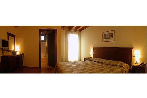 [Trattoria Caffè Zentil - Hotel Julia - Trattoria Caffè Zentil - Hotel Julia]