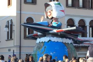 [Grande festa a Concordia per la sfilata di Carnevale]