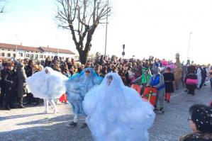 [Grande festa a Concordia per la sfilata di Carnevale]