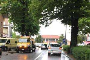 [Incidente in viale Matteotti, traffico in tilt per la pioggia]