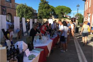 [Wine&Art, molto apprezzato il connubio arte e vino a Caorle]