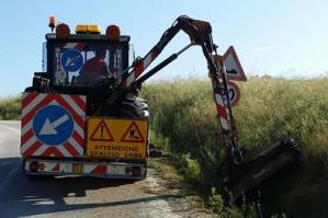 [Concordia, lavori di sfalcio dell'erba]