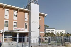 [Intervengono per sedare una lite, carabiniere aggredito]