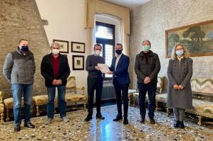 [Portogruaro: consegnate al sindaco oltre 2.500 firme per salvare l'Hospice]