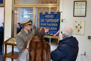 [Alzabandiera solenne al 5° reggimento “Superga” in ricordo del Cap. Capitò]