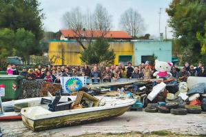[La Giornata Ecologica dei Cacciatori: raccolte oltre 4 tonnellate di rifiuti in Laguna a Caorle]