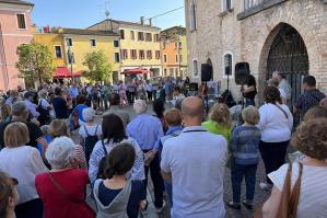 [Successo della manifestazione organizzata in difesa del parco di Via Valle]