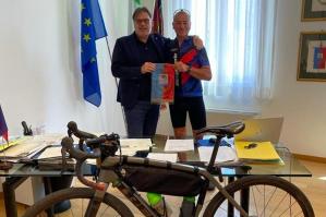 [Da Caorle a Capo Nord in bicicletta per sensibilizzare sul tema della lotta contro il cancro]