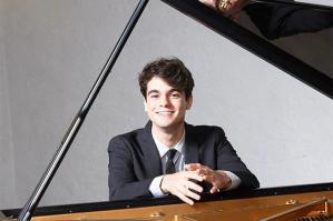 [Il pianista Elia Cecino nel recital ânei luoghi dellâarte"]