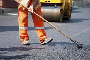 [Bibione, partita la manutenzione straordinaria di strade e marciapiedi per 2 milioni di euro]