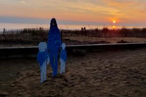 [Faro di Bibione: dodici scuole di S. Michele e Portogruaro danno vita al presepe di sagome]