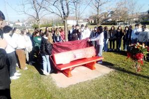 [Inaugurata all’Oratorio Pio X la “Panchina Rossa”]