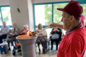 [Giochi senza barriere alla Francescon: 70 anziani si sfidano alla presenza dell’atleta azzurra Giada Rossi]