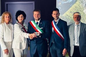 [Un nuovo passo nel percorso di gemellaggio tra Teglio Veneto e Lafox]