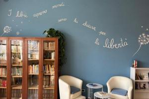 [Una Biblioteca per Cristina Doretto: un ricordo che vive nel cuore della scuola]
