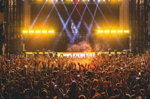 [Caorle Music Festival 2025: il grande ritorno della musica sul mare]