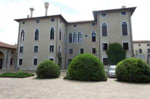 [Dare priorità all’abbattimento delle barriere architettoniche. Tempi certi per l’ascensore in Villa Comunale.]