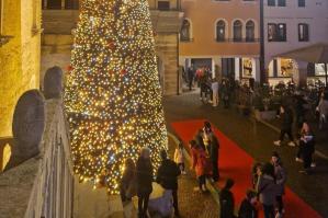 [Portogruaro, il Natale entra nel vivo: casette, laboratori e spettacoli in centro storico]