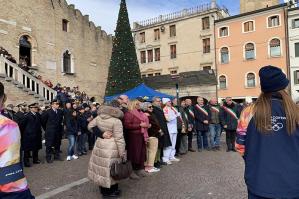 [ La Fiaccola Olimpica a Portogruaro: emozione e coinvolgimento accompagnano il viaggio verso Milano-Cortina 2026! ]