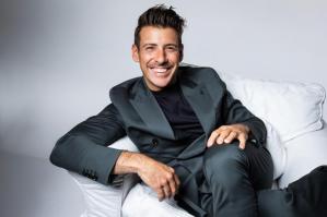 [Francesco Gabbani porta il suo Live Tour 2026 a Bibione: il 20 luglio concerto in Piazzale Zenith]