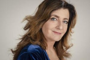 [“Titoli di testa”: al Russolo stand-up comedy di Francesca Reggiani]