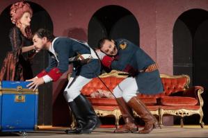 [“Un curioso accidente”: il Gruppo Teatrale La Bottega chiude con il sold out la rassegna “Il Porto del Teatro”]