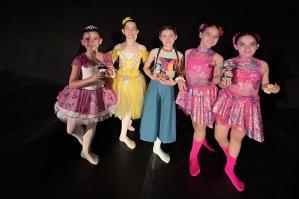 [Portogruaro brilla a “Dancing Souls”: due ori e tanti piazzamenti per la Dance Theatre School ]