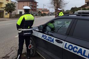 [Controlli della polizia locale: a San Stino fermato un veicolo modificato]