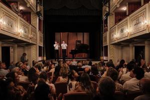[Giovani talenti e grandi compositori: successo per L'Età dell'Oro del Pianoforte]
