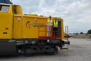 [Nuovo locomotore all'Interporto di Portogruaro, il sindaco Toffolo: “Sito in crescita anche sul fronte del parco mezzi”]