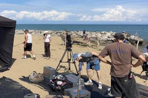 [Bibione diventa set cinematografico: il Faro e Piazzale Zenith scelti per un film internazionale]