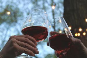 [Per la prima volta sulla costa veneta “Calici di Stelle”: Porto Santa Margherita celebra il vino e le tradizioni locali]