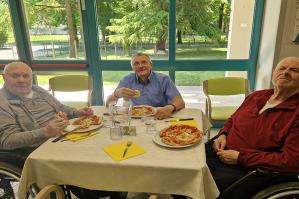 [Alla Francescon si sfornano ricordi: un viaggio tra le regioni d'Italia attraverso la pizza]