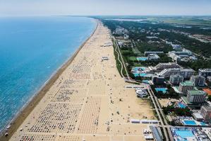 [Bibione, 70 anni di turismo: un convegno guarda al futuro della vacanza]